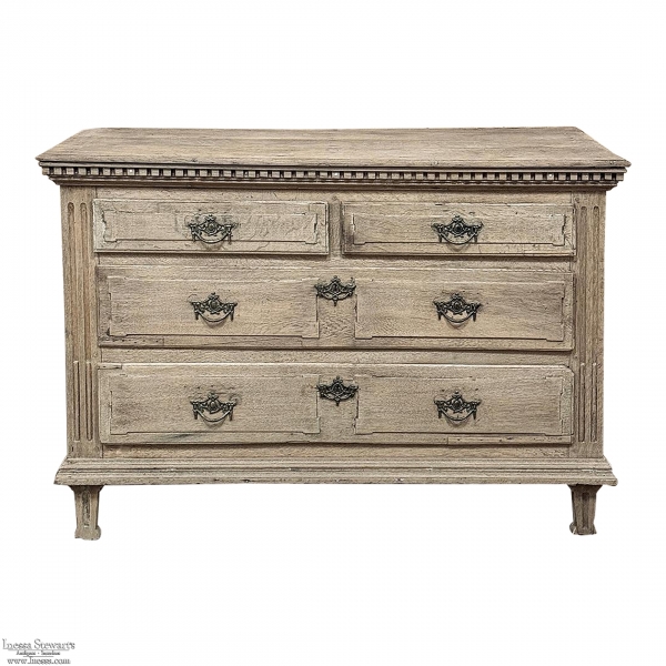 18th Century English Neoclassical Chest of Drawers in Stripped Oak